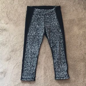 Under armour pattern leggings
